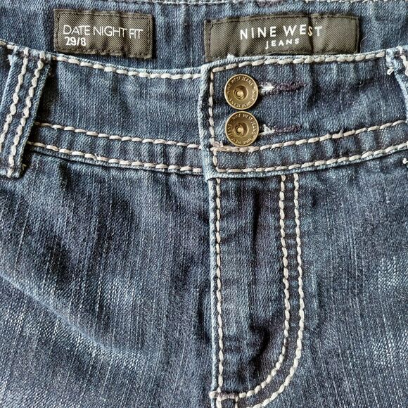 Nine West Capri Jeans Size 8 Embellished Bling Flap Pockets Date Night Fit - Picture 4 of 10